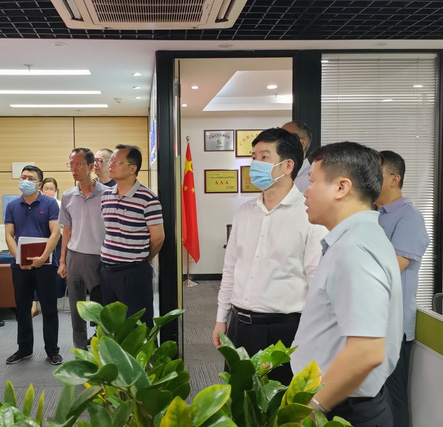 區(qū)人大常委會藍小環(huán)主任蒞臨駿伯人力調(diào)研